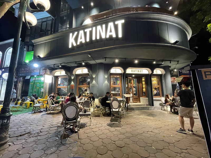 Katinat Hà Nội nằm tại phố Phan Đình Phùng có thiết kế thu hút.