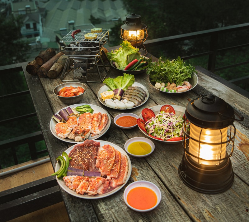 Picnic GO là địa chỉ ăn tối Đà Lạt có món cơm niêu và lẩu nướng đa dạng.