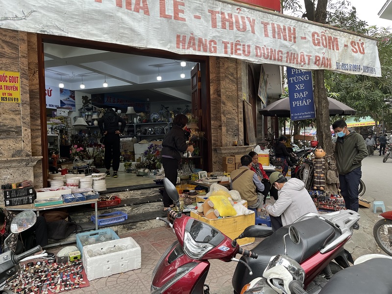 Kim Liên - Chợ đồ cũ Hà Nội.