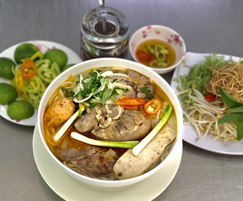 Bún bò huế Hạnh.