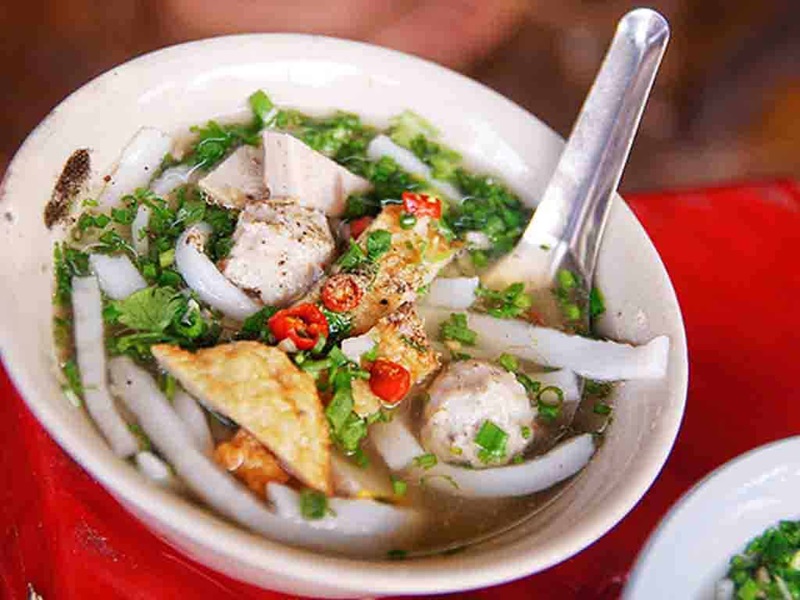 Bánh canh chả cá.