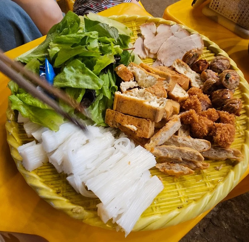 Bún đậu Nhà Tám.