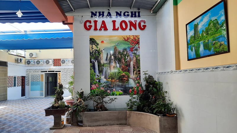 Nhà nghỉ Gia Long.