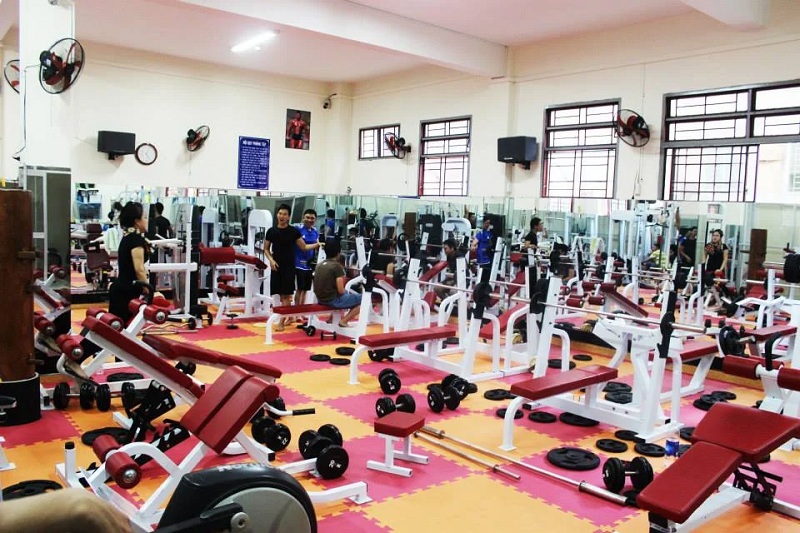 Phòng tập gym giá sinh viên tại TPHCM - Phong Phú.