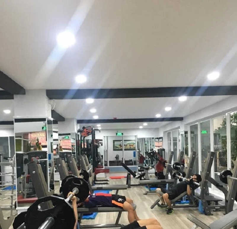 Phòng tập gym giá sinh viên tại TPHCM - Royal Gym.